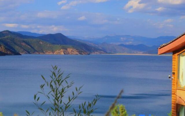 Lugu Lake Qingchen Yipin 180° Lake View Hotel