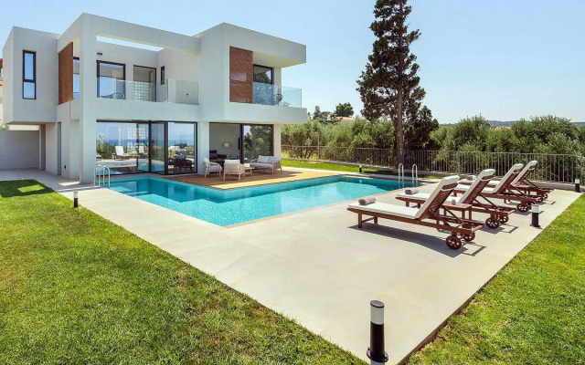 Sea View 4 Bedroom Villa With a Heated Pool