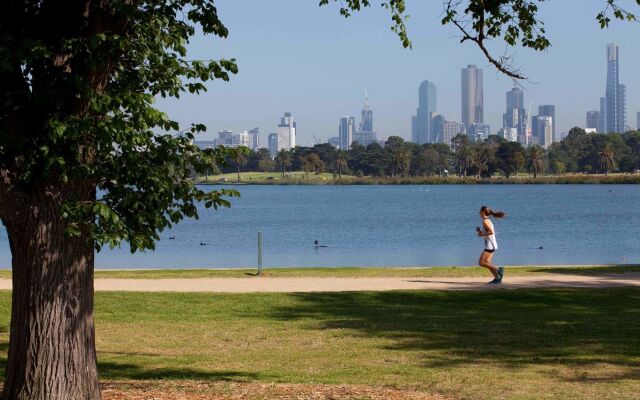 Tyrian Serviced Apartments - Albert Park Lake