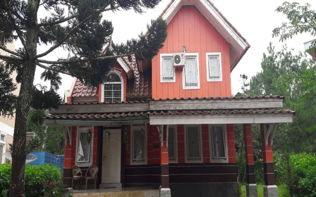 Villa Kota Bunga Aster