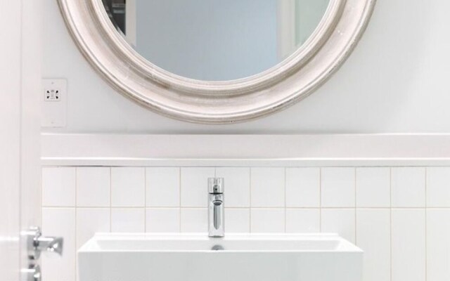 9 The Salterns, Chichester 402415