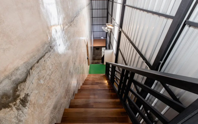 The Alley Hostel & Bistro