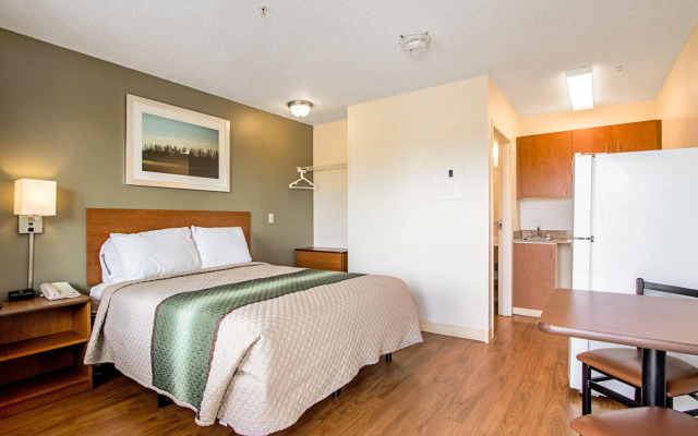 HomeTowne Studios by Red Roof Denver - Lakewood West