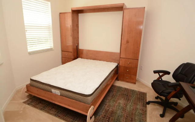 Lucaya 102