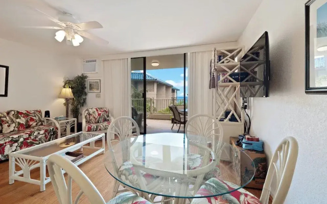 Kona Reef F2 Charming Oceanfront Condo for 4!