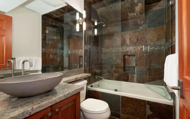 Luxury 5 Bedroom Blueberry Chalet