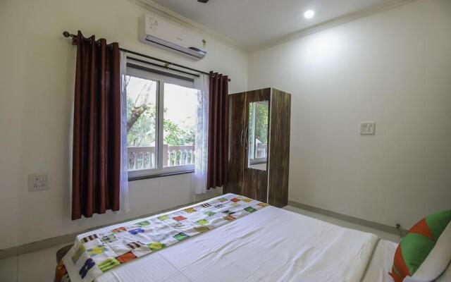 OYO 10972 Home Poolside 2BHK Siolim