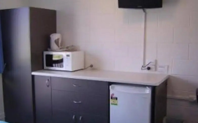 Cedar Lodge Motel Townsville