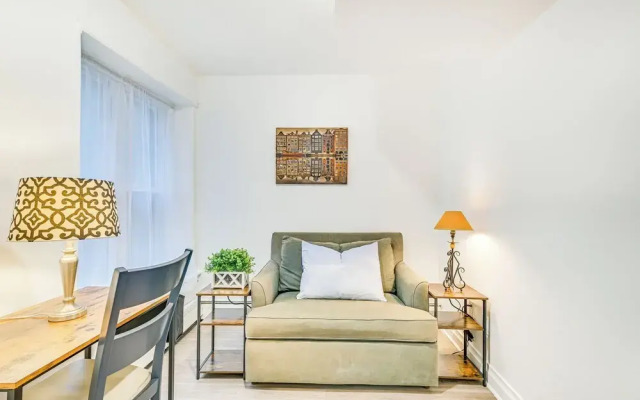 Walk to Downtown Albany: Ten Broeck Triangle Apt!