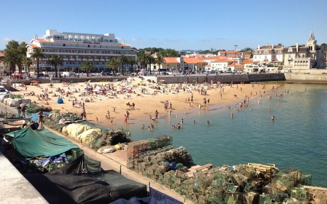Wondrous Terrace Apartment in Cascais Center