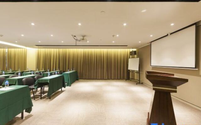 Orange Hotel (Foshan Qiandeng Lake)