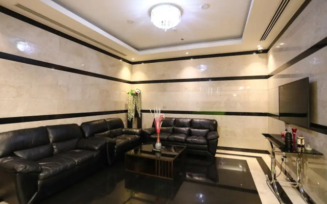 OYO 104 Q House 3 Apartments