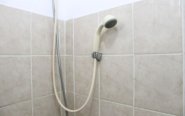 Clean and Cozy 2BR at Green Bay Apartment