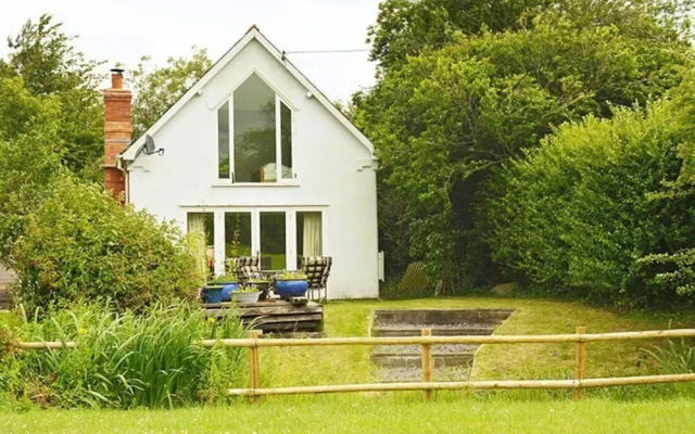 A pet-friendly converted chapel with charming features near Uffington