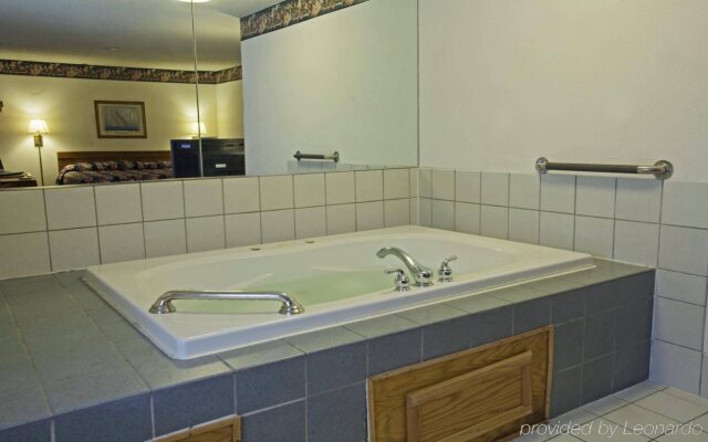 Holiday Inn Express Hotel & Suites Rogers