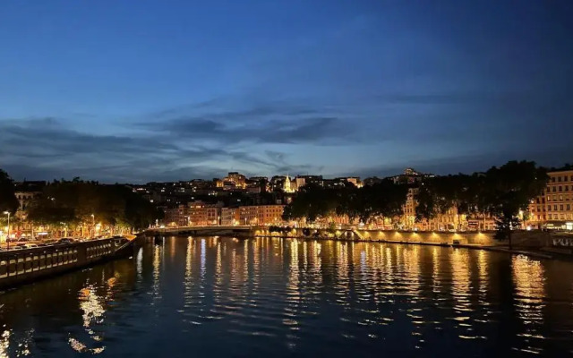 Berges du Rhône/ Chambre avec balcon