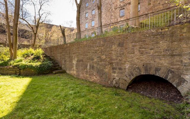 400 Attractive 2 Bedroom Apartment in Lovely Dean Village