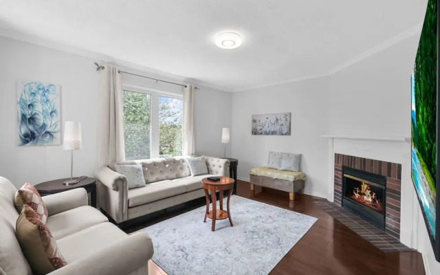 Newly Renovated 3BR in Whitby Family-friendly
