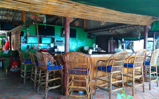 Raksar Bar & Bungalows