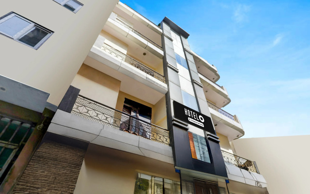 Hotel O Uttam Nagar Near Akash Hospital