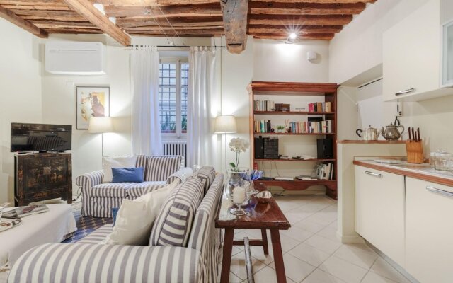 The 1400 s Apartment