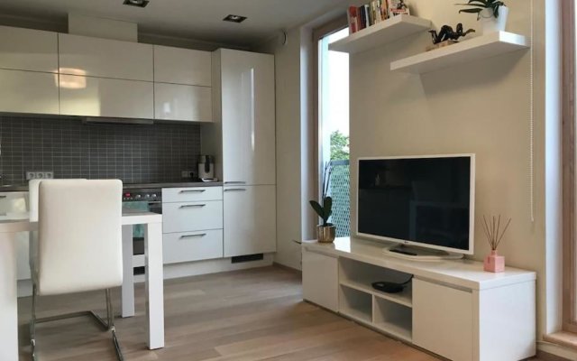 Smart Studio Apartment with Free Parking