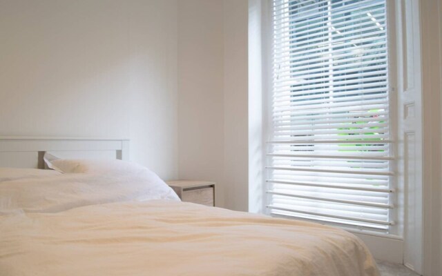 Central and Spacious City of London Apartment