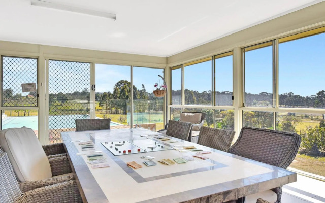 Noble Willow Estate Lovedale. Super Spacious, with views and pool