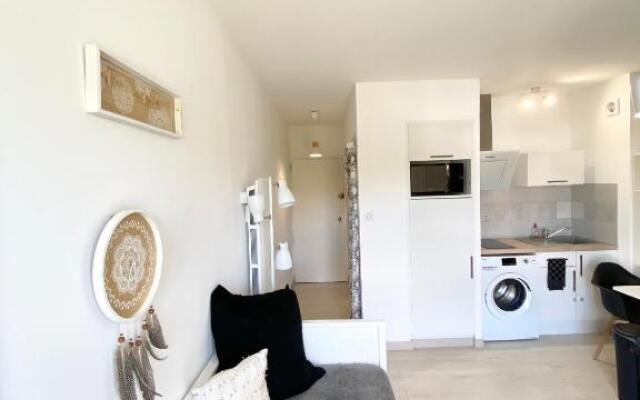 Studio Recent Proche de la Mer