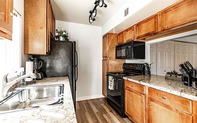 Sunscape Getaway 1BR by Casago