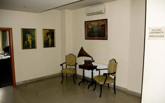 Seven Hotel