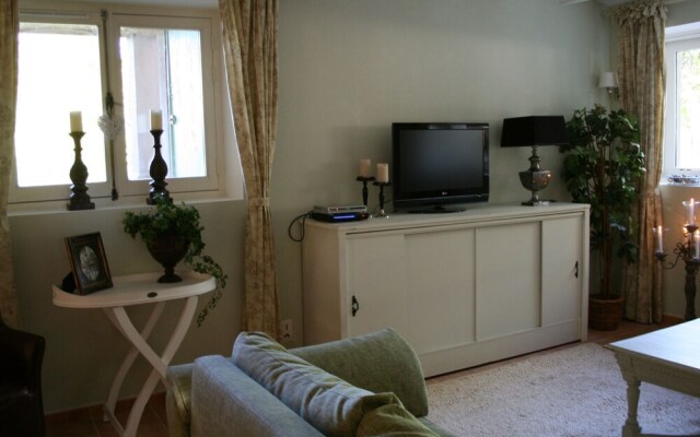 Spacious Villa in Drome with Swimming Pool