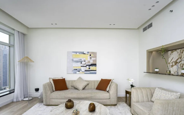 Stunning 2 BR in the heart of Downtown