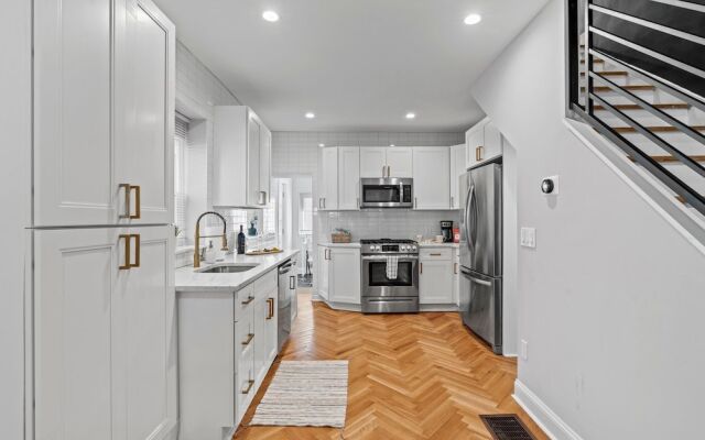 Modern & Comfy - 5* - Location Game Room