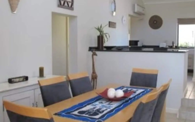 Stunning Cape Peninsula Holiday Villa With Pool