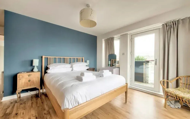 Beautiful 3Bdr Home With Private Roof Terrace