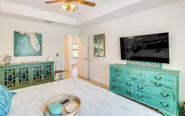 Golf Course-facing Poolside Oasis in Rotonda West!