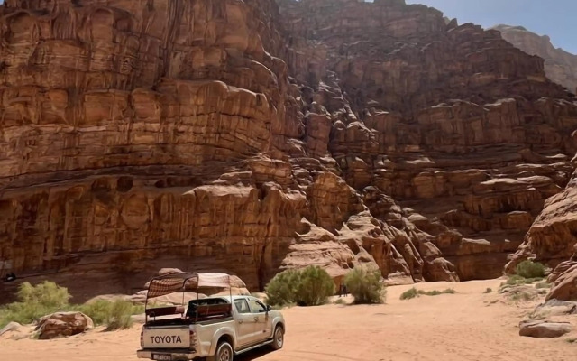 Glamping at wadi rum under the sun