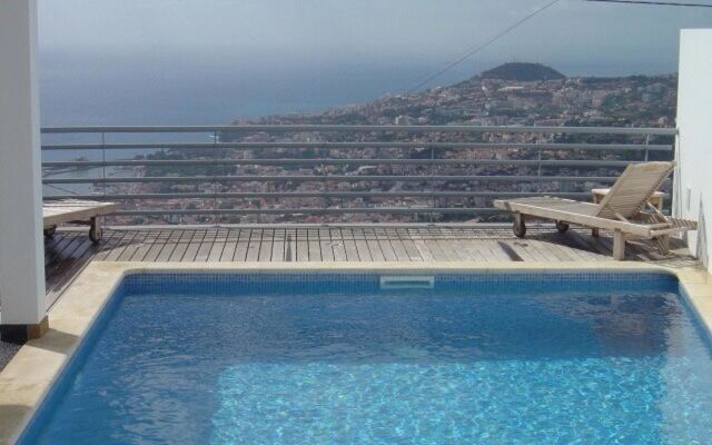 House With 3 Bedrooms in Funchal, With Wonderful sea View, Private Poo