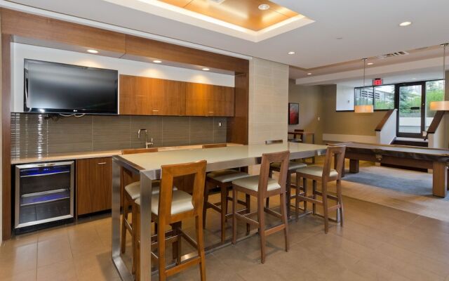 Suite Digs Waterfront