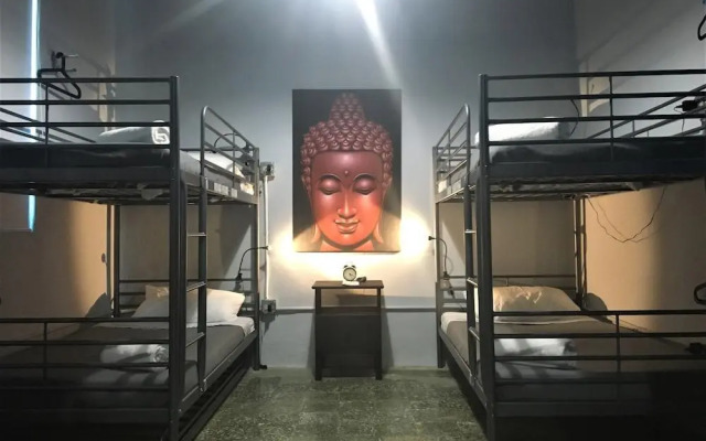 Nomada Urban Beach Hostel - Adults Only