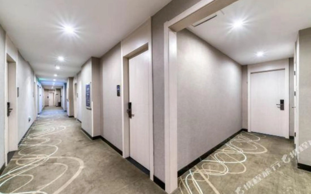 Berman Hotel (Nanchang Jingdong Avenue Rainbow)