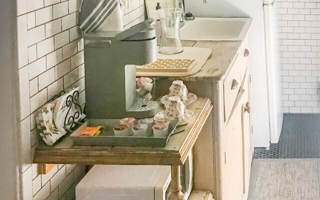 Adams League Historic Inn