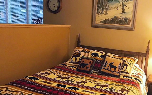 Mammoth Estates - 4 Seasons of Beauty w/ Amenities!