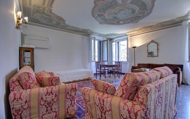 6 WINDOWS! GRAND CANAL PANORAMA VIEW, Aircond Wifi