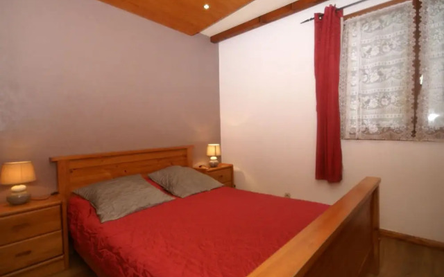 Quaint Chalet in Ventron With Roofed Terrace