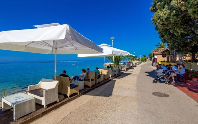 Cathy - 50m From the Beach - A1