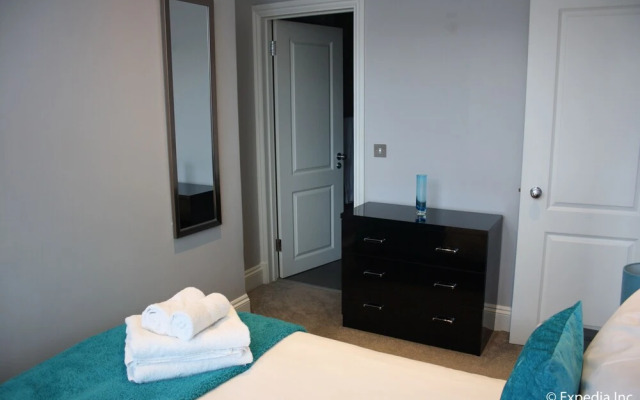 Barons Court Apartments By Flying Butler