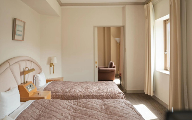Takarazuka Washington Hotel – Guest Rooms – Takarazuka