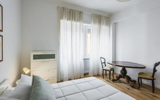 City Center Bright Flat by Wonderful Italy